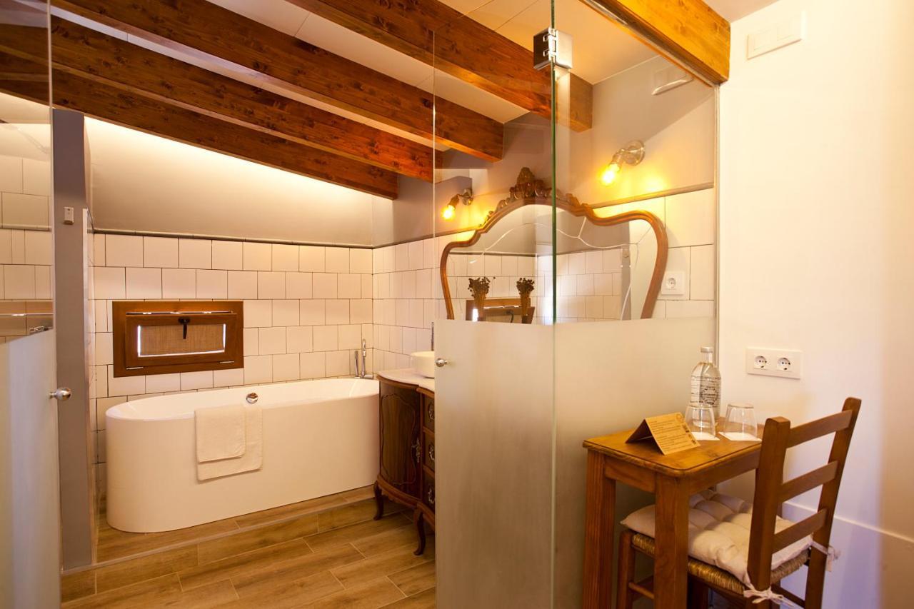 Deluxe Double Room Bath