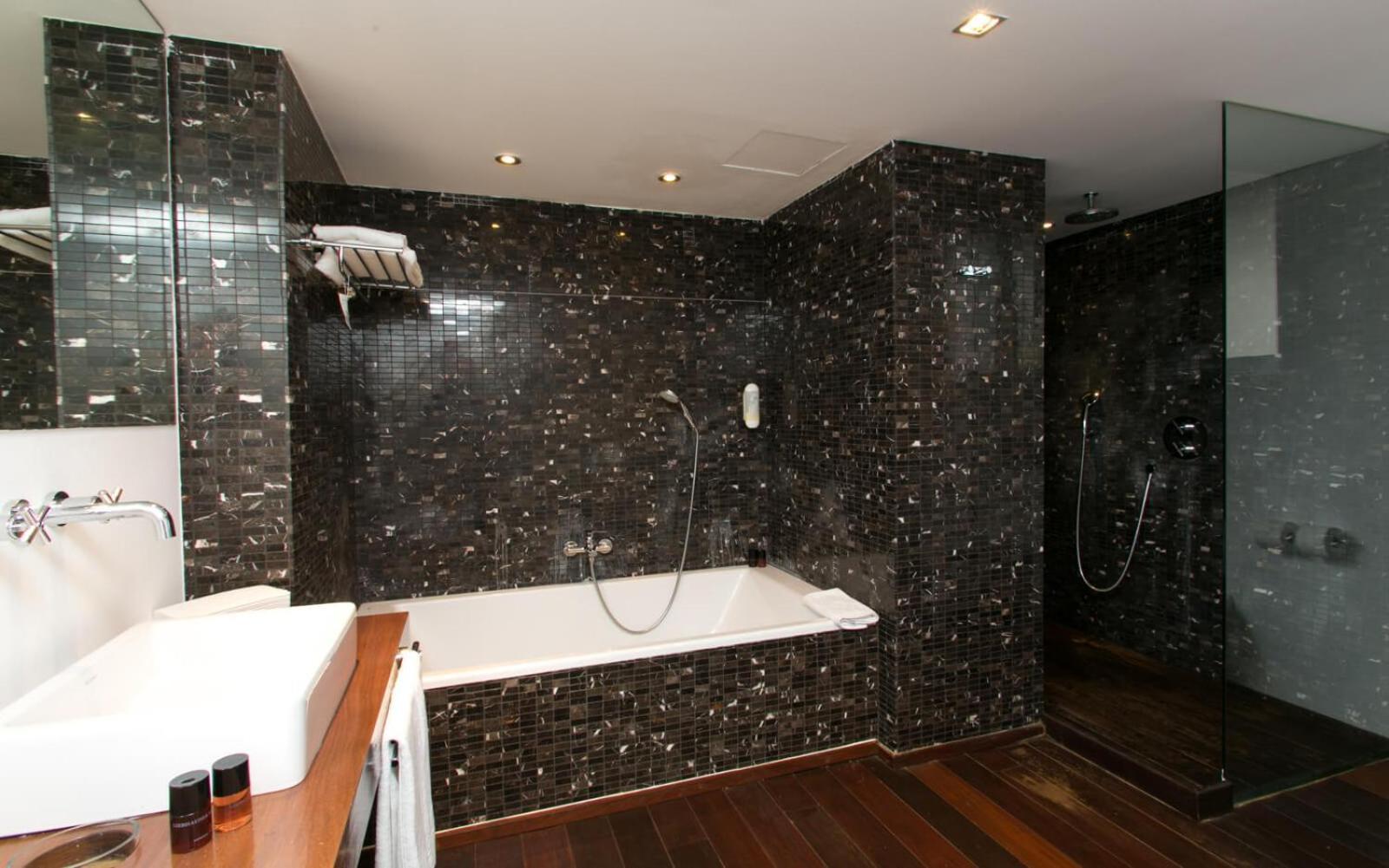 Pool Suite