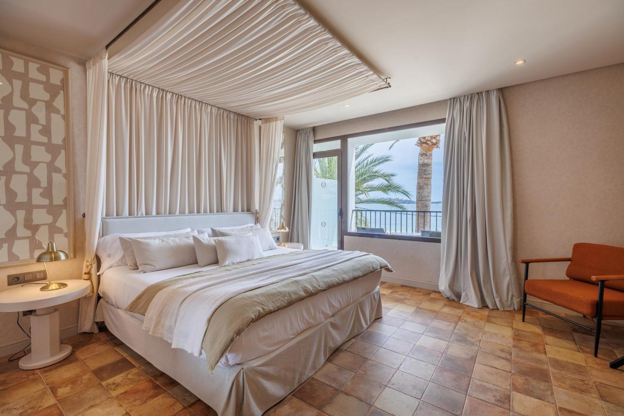 Double or Twin Room Sea View balcony