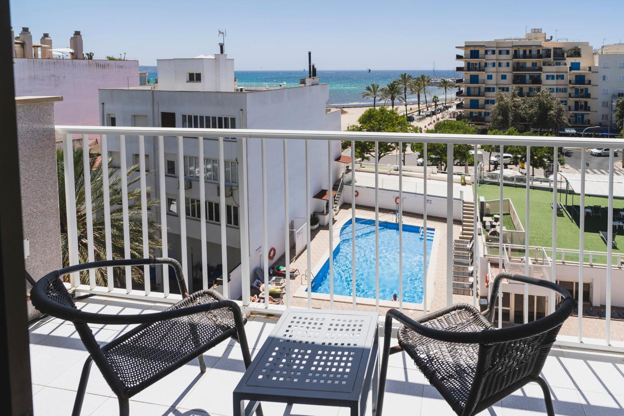 Twin Room Pool View