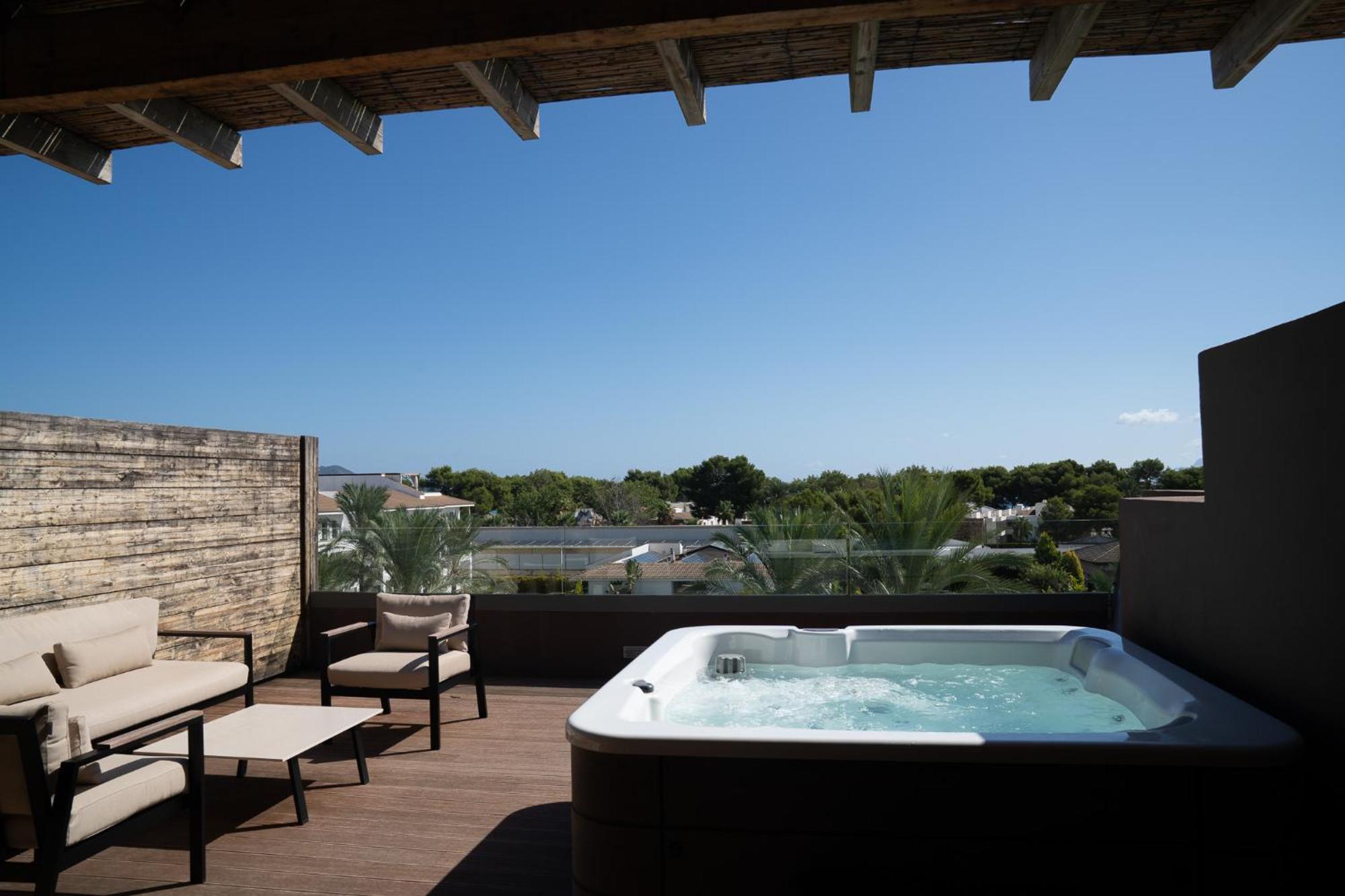 One Bedroom Suite Hot Tub at Penthouse