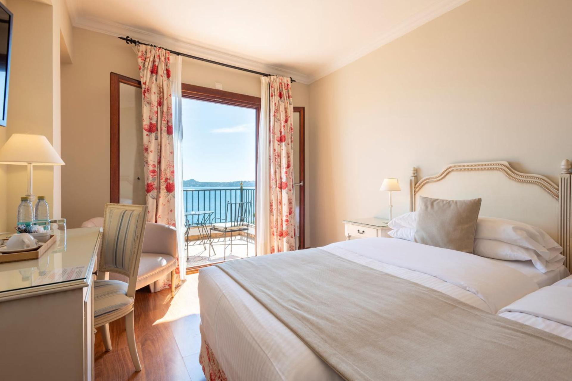 Double or Twin Room Seafront View Balcony