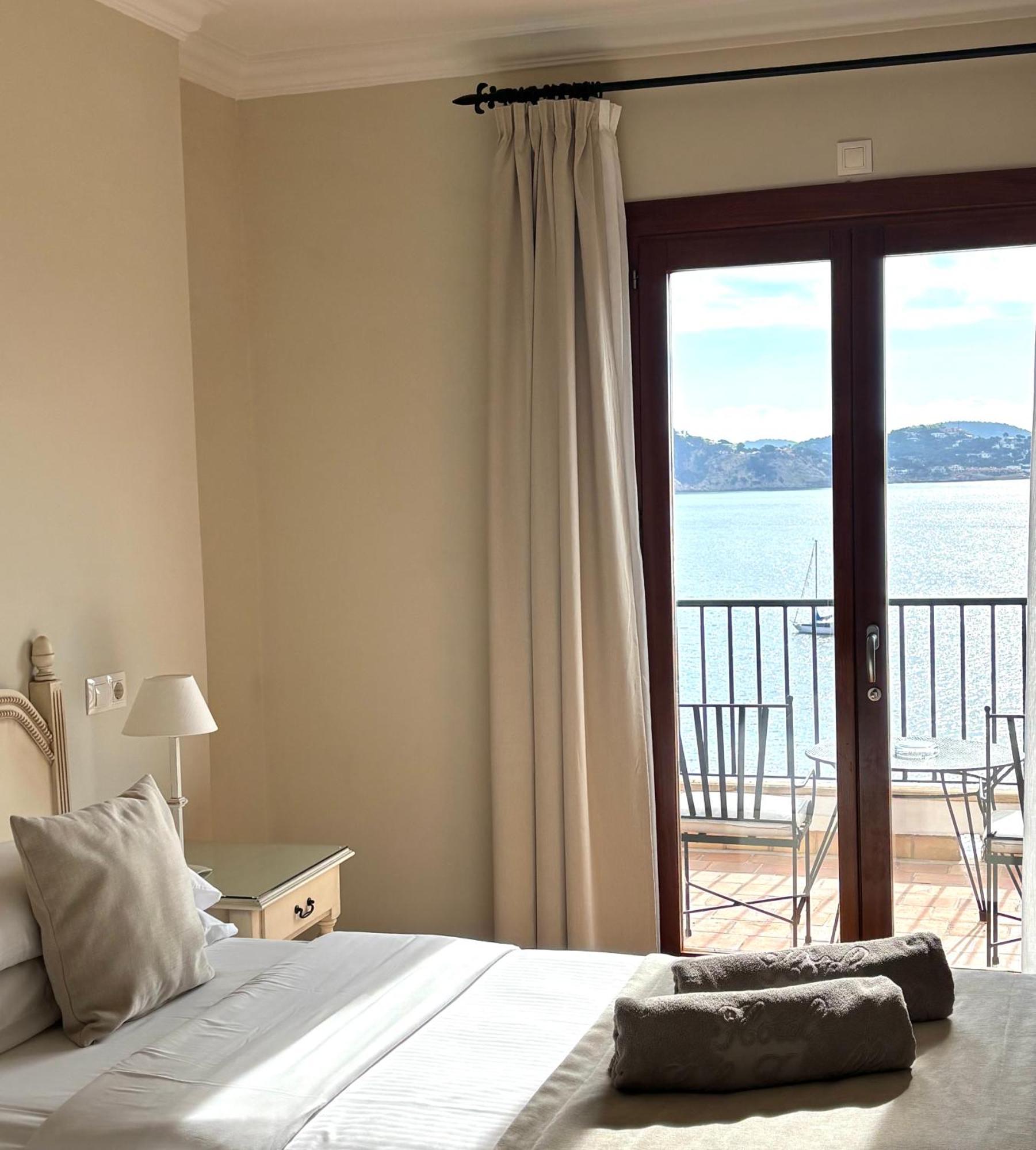 Superior Double or Twin Room Seafront View Balcony