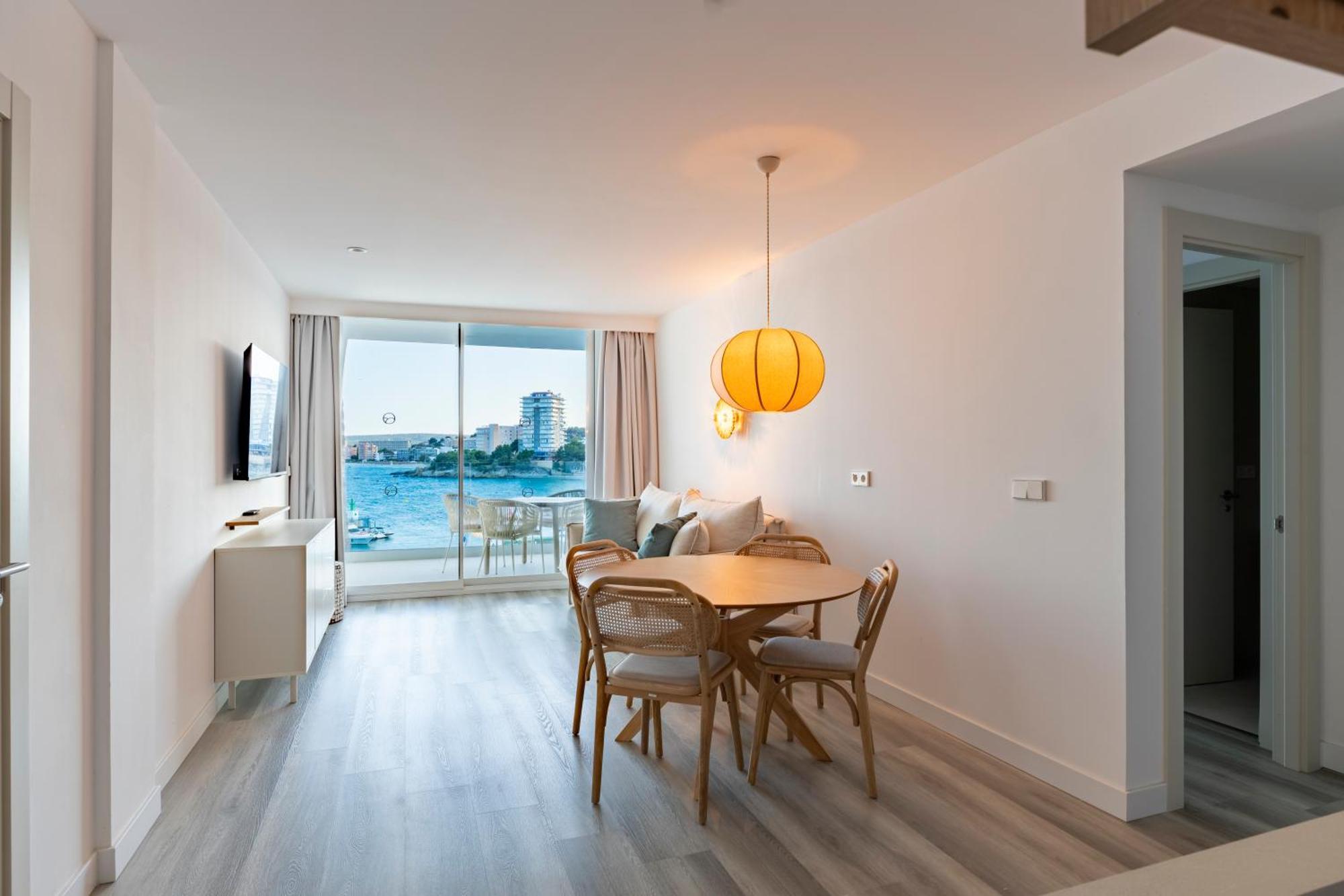Two-Bedroom Suite Sea View