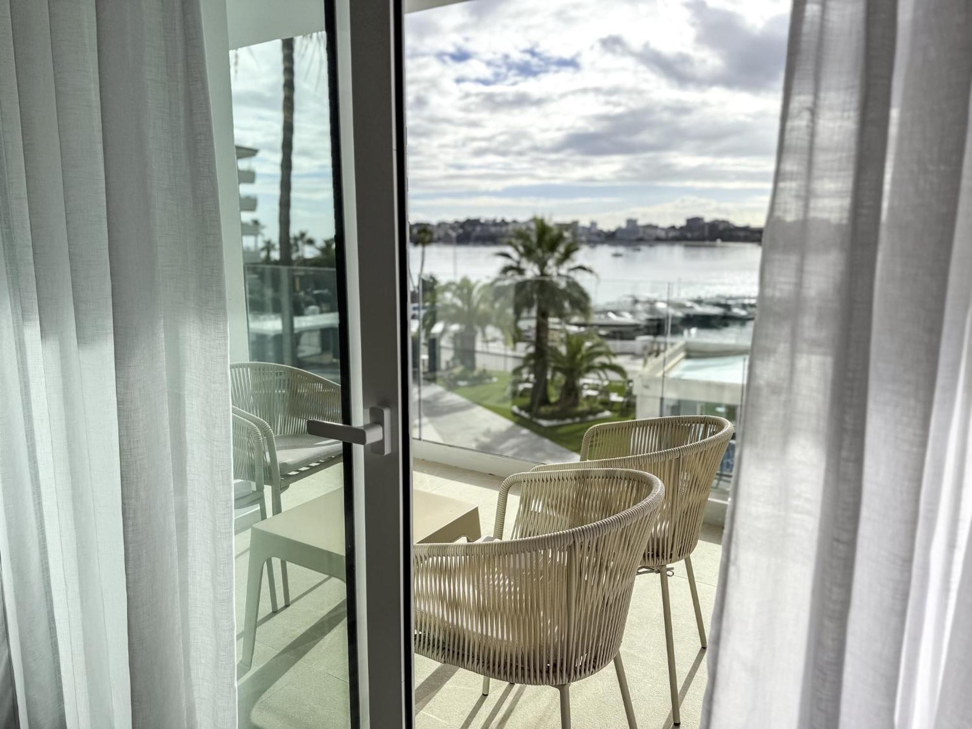 Two-Bedroom Suite Sea View