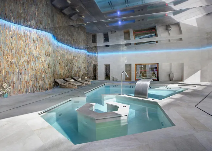 Palma Nova (Mallorca) hotels near House of Katmandu