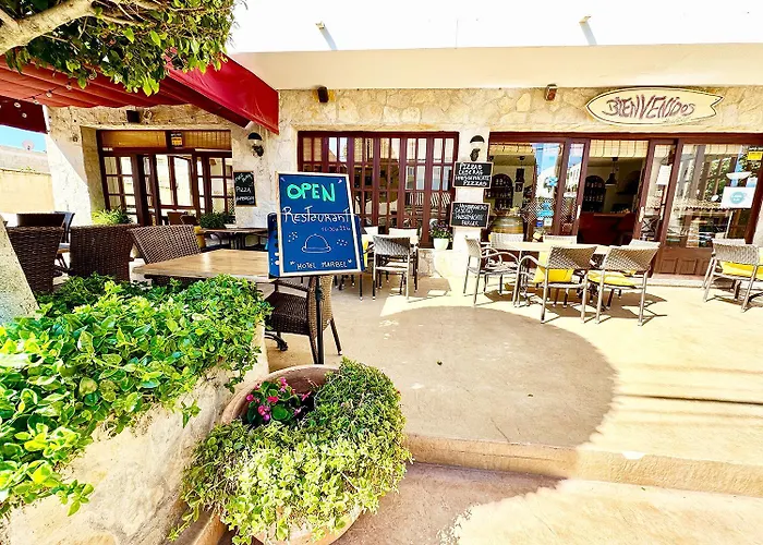 Hotels nahe Neon Club