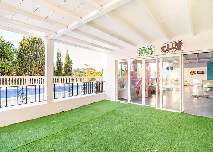 Aparthotel Holiday Center Santa Ponsa