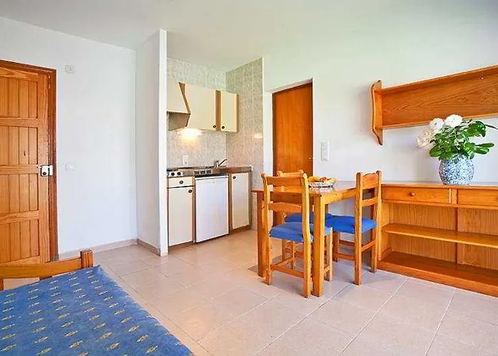 Fiesta Beach Apartments Sa Coma 